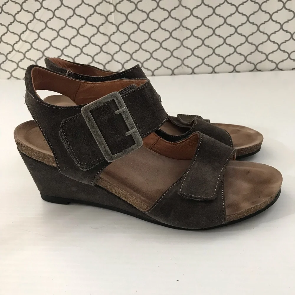 Taos Women’s Suede Wedge Sandals in Dark Brown Size 8-8.5